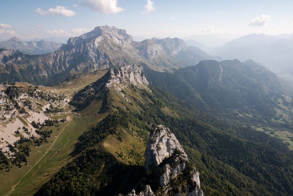 dent de lanfon, lancrenaz, tournette. Lac d'Annecy vu depuis le parapente. Photo de paysage
