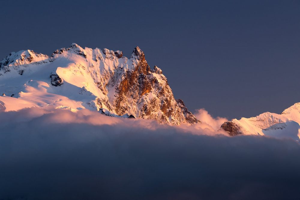photographie de la Meije dans les Ecrins. une photo de paysage de montagne