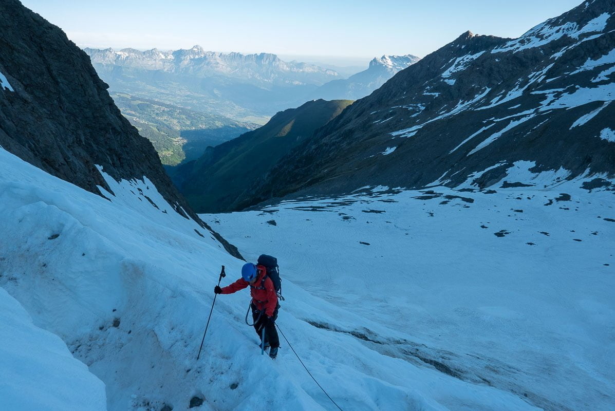 arete mettrier miage-1 passage de la rimaye au pied de l'arête mettrier, après le refuge de plan glacier