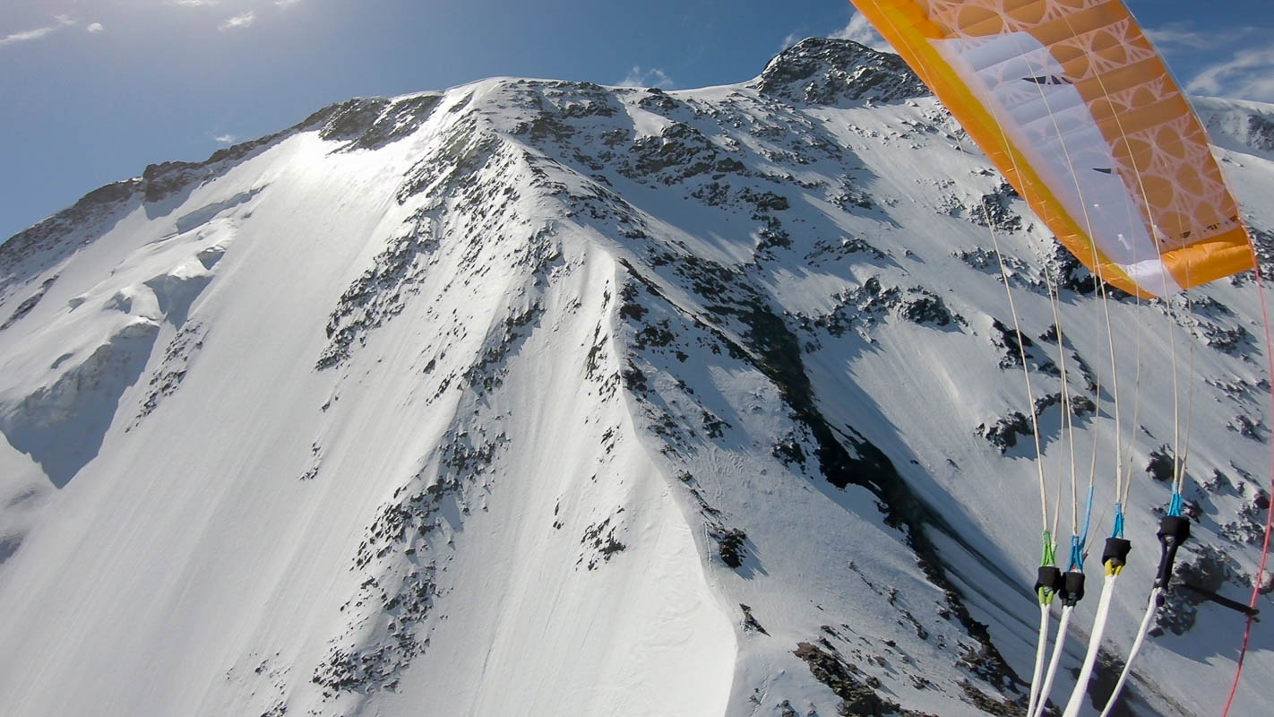 arete mettrier miage-11 survol en parapente de l'arête mettrier aux dômes de miage