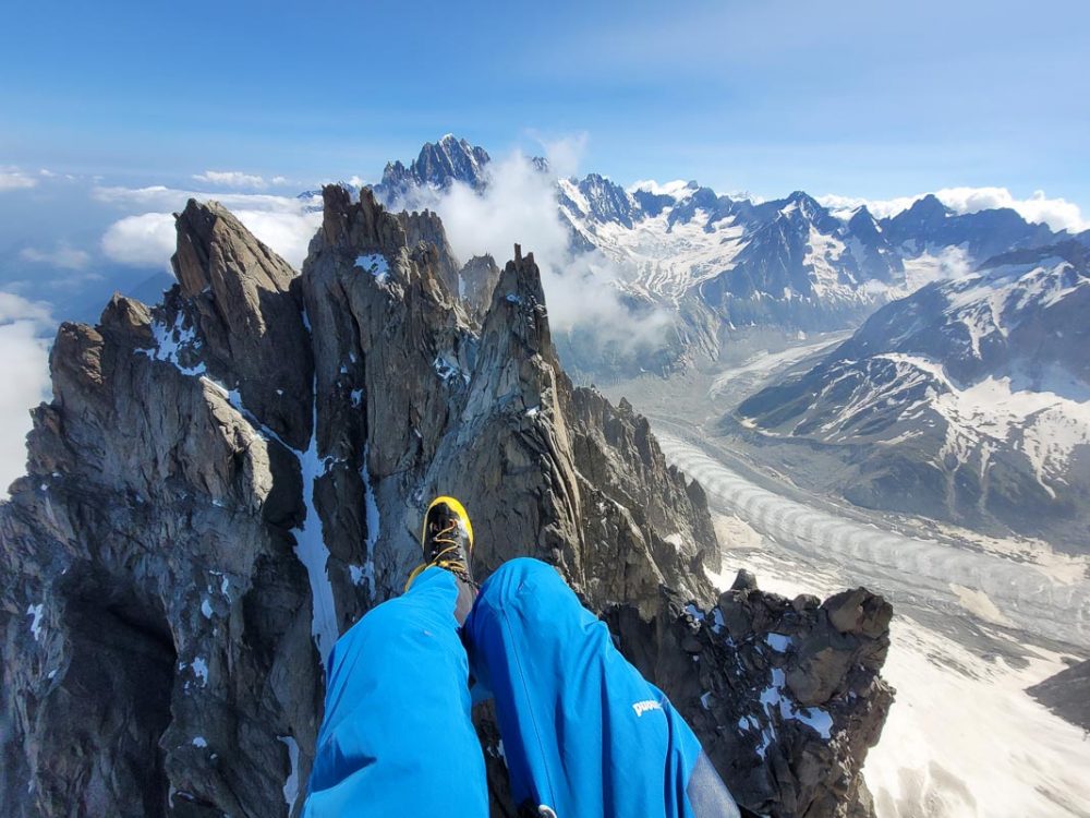 Les aiguilles de chamonix vues depuis mon parapente après avoir décollé de l'Aiguille du plan. Vue aérienne de la mer de glace.