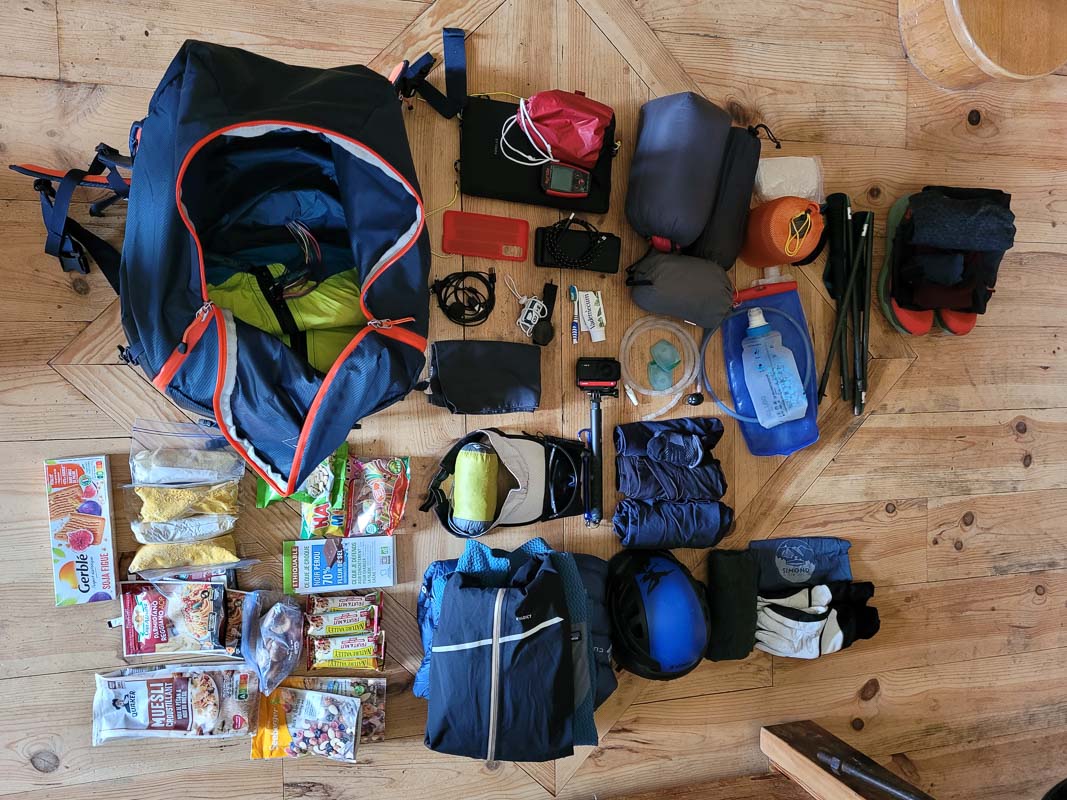 materiel parapente vol bivouac v2-2 tout le matériel de parapente de vol bivouac est prêt