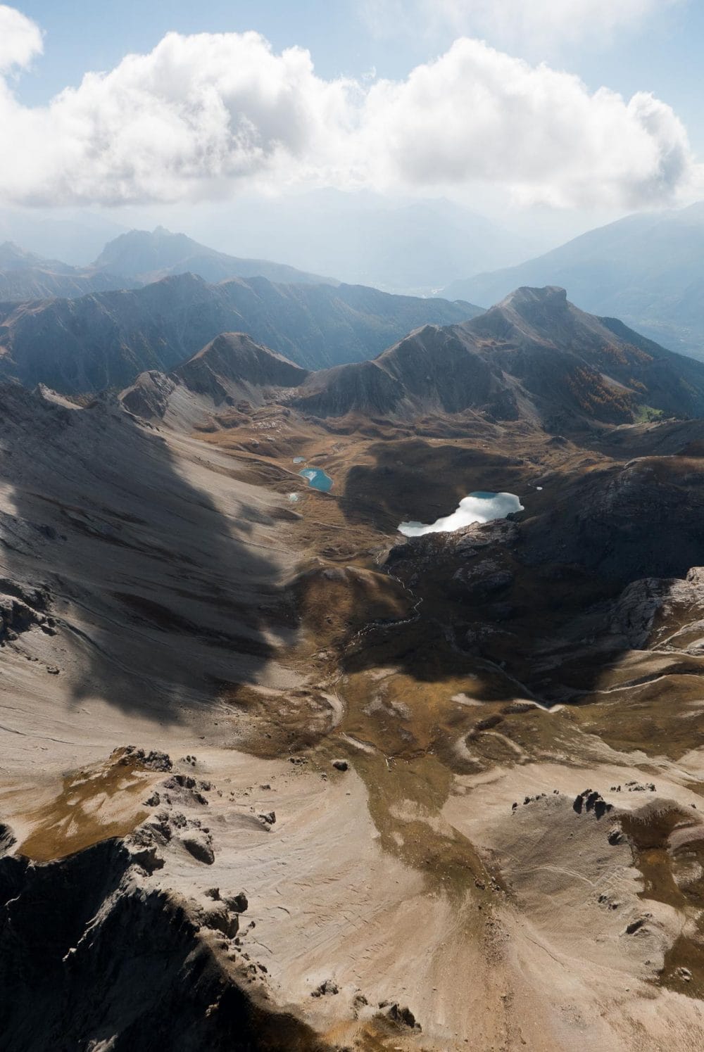 lacs de l'ascension dans le queyras survolés en parapente pendant un stage cross