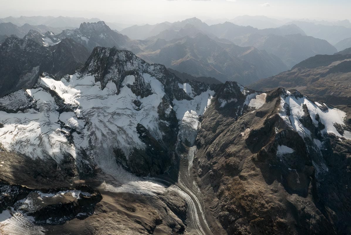 les bans, sommet des écrins lors d'un vol cross en parapente