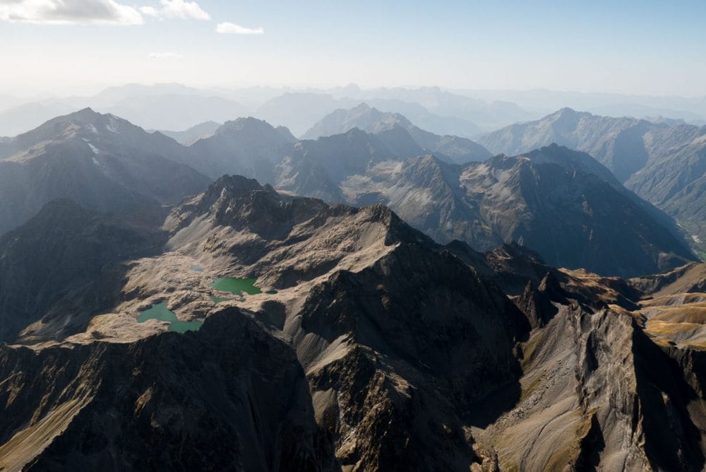 les lacs du vieux chaillol dans les écrins vus du parapente
