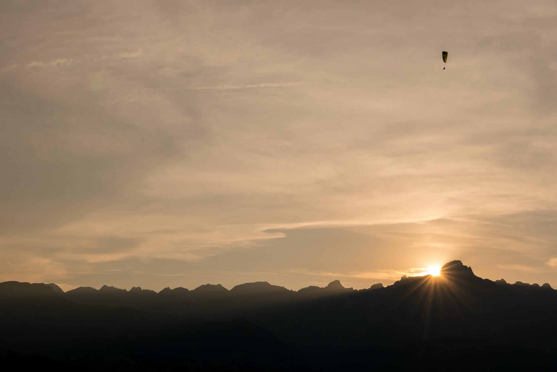 galerie parapente-1 Vol en parapente au coucher de soleil dans les Aravis